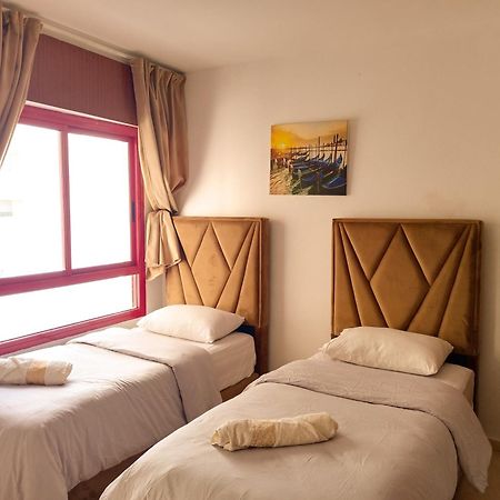 Amazing Appartement Au Centre Ville En Face Hilton & Gare Train De Tgv De Tanger 2N Exterior photo