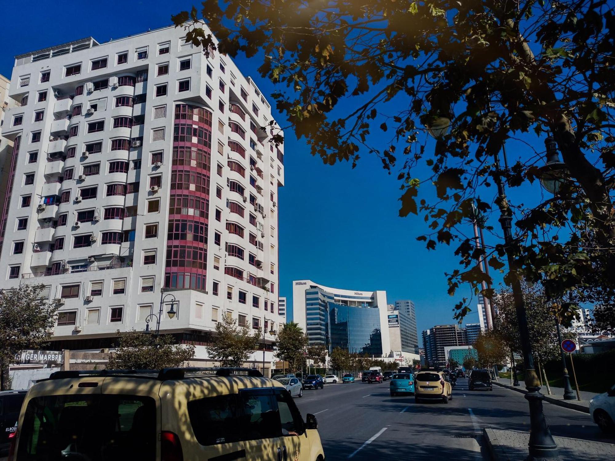 Amazing Appartement Au Centre Ville En Face Hilton & Gare Train De Tgv De Tanger 2N Exterior photo