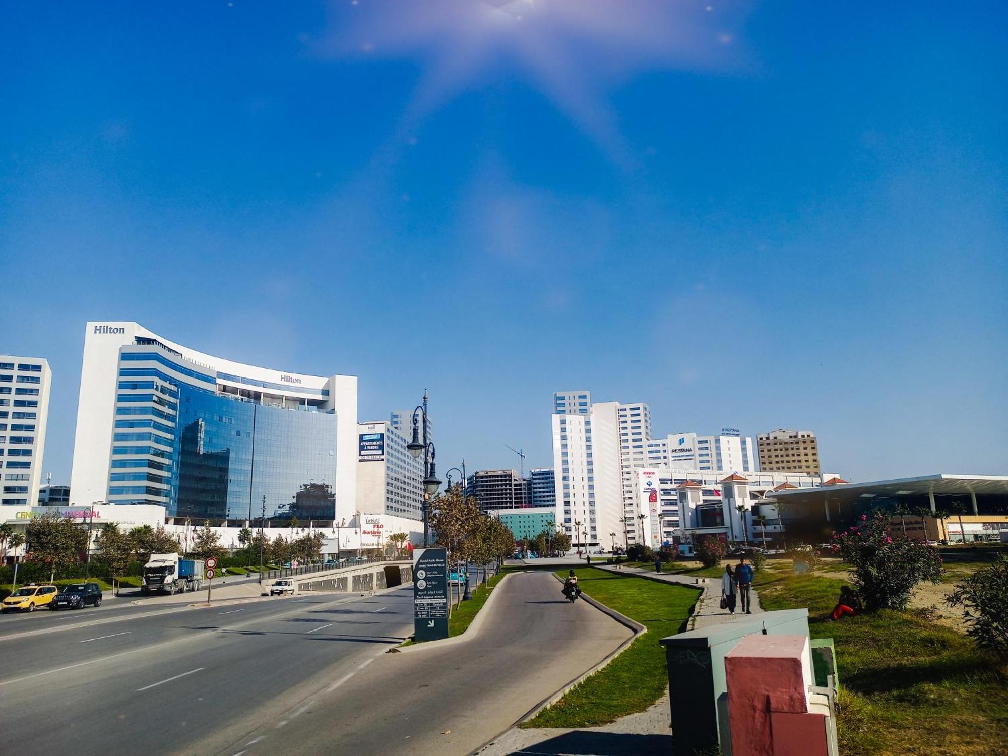 Amazing Appartement Au Centre Ville En Face Hilton & Gare Train De Tgv De Tanger 2N Exterior photo
