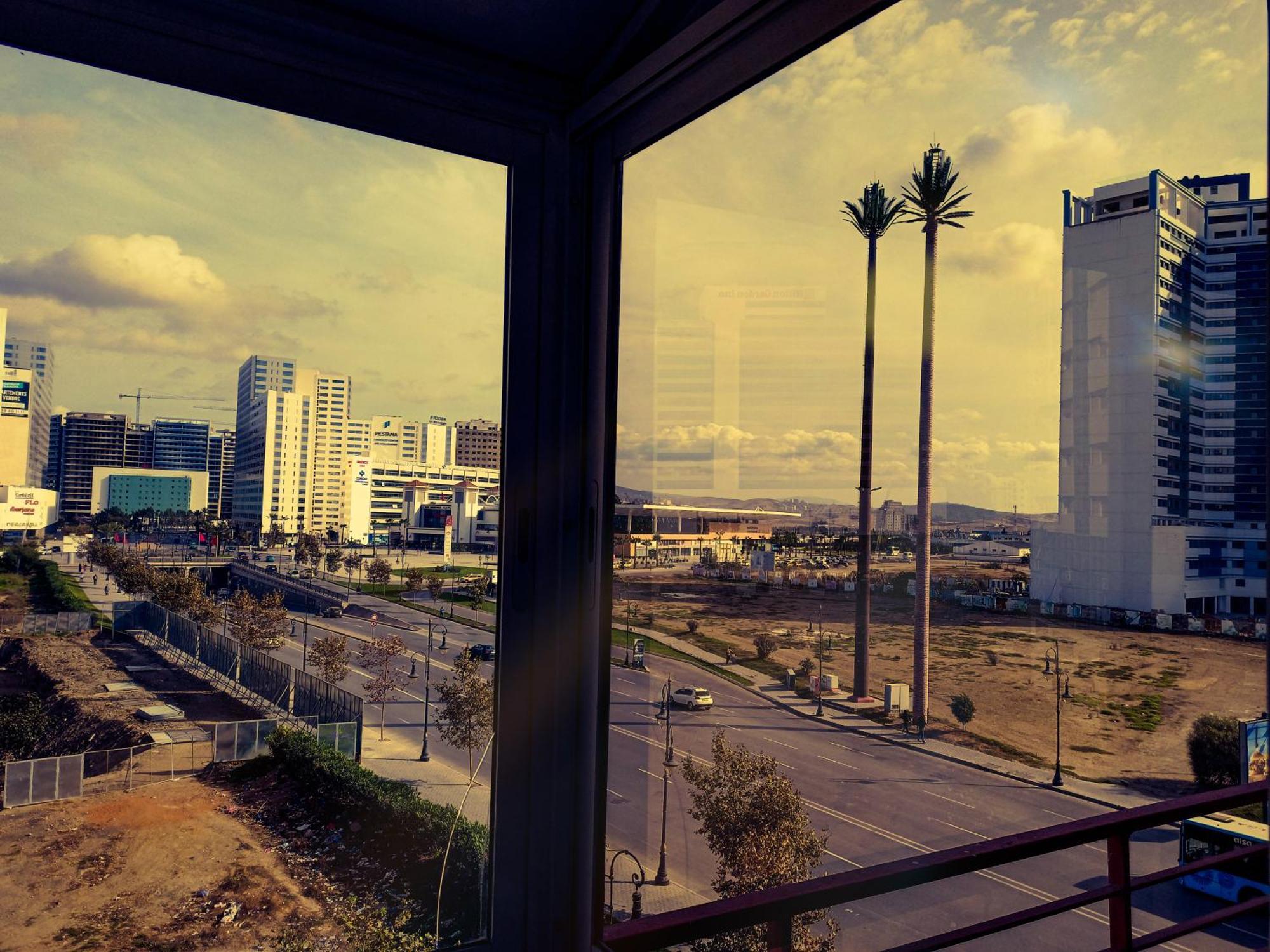Amazing Appartement Au Centre Ville En Face Hilton & Gare Train De Tgv De Tanger 2N Exterior photo