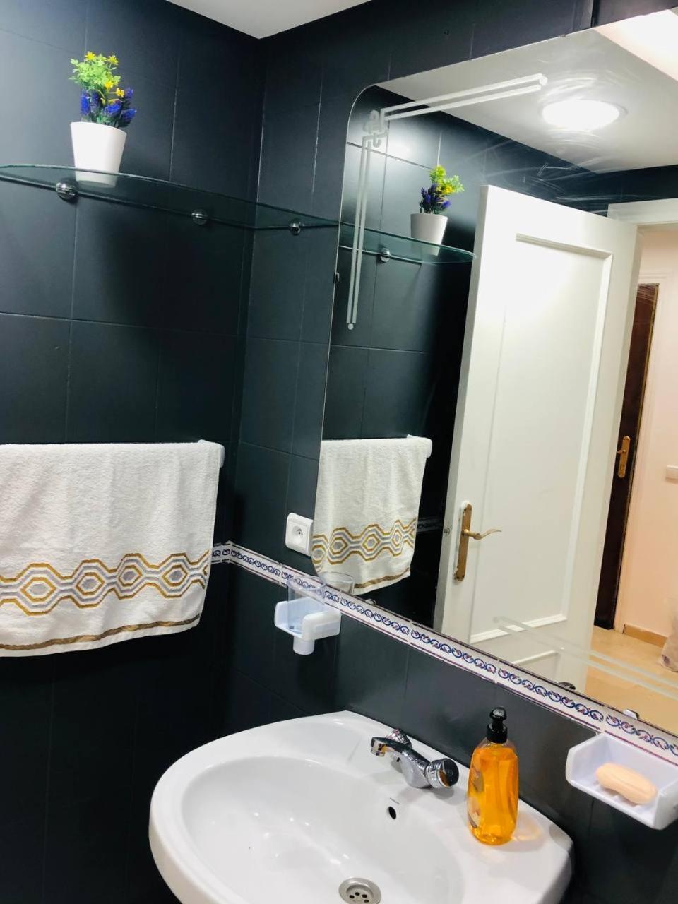 Amazing Appartement Au Centre Ville En Face Hilton & Gare Train De Tgv De Tanger 2N Exterior photo